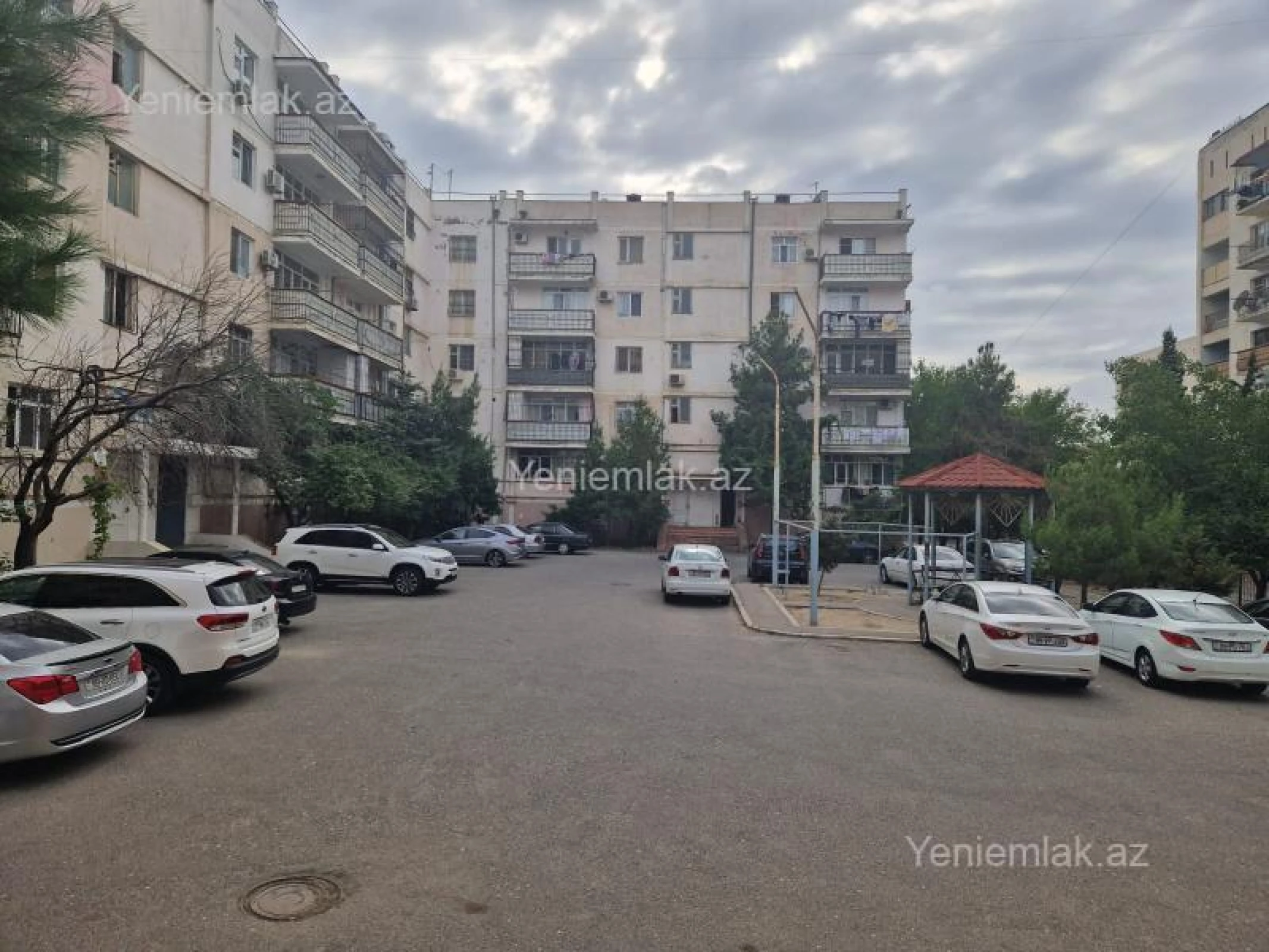 Satılır 3 otaqlı köhnə tikili 105 m²