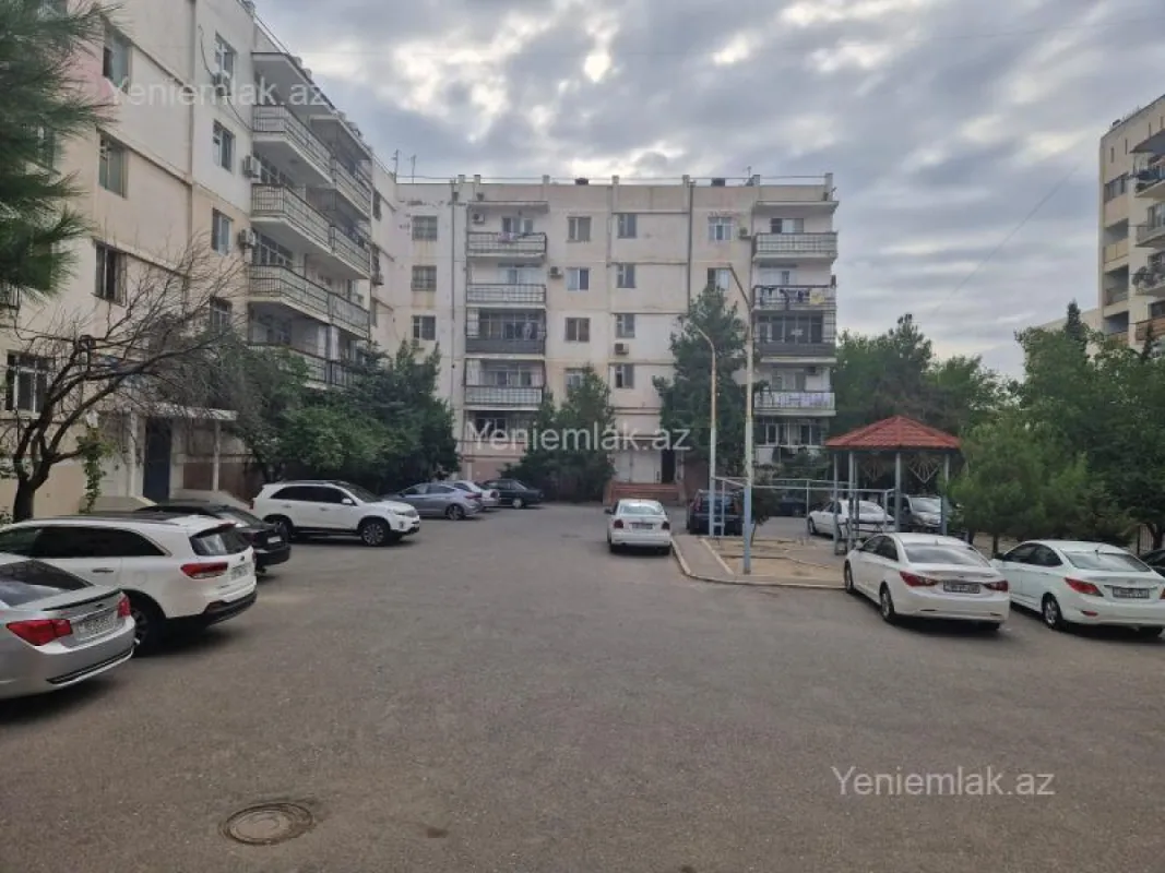 Satılır 3 otaqlı köhnə tikili 105 m²