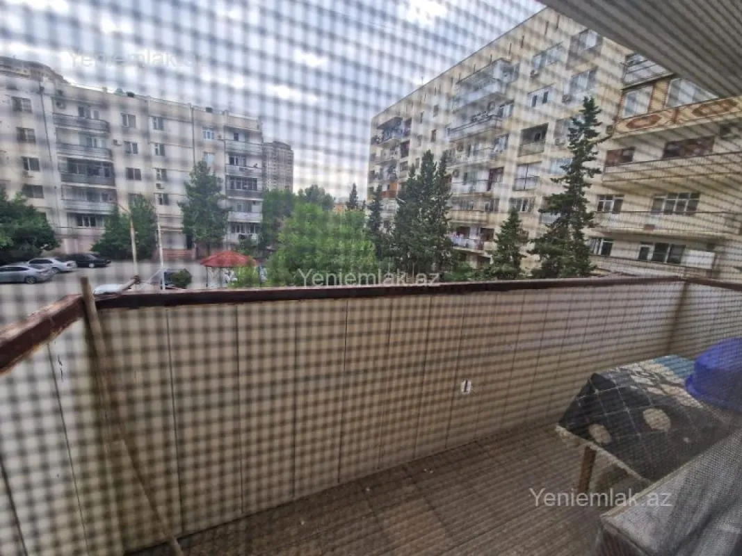 Satılır 3 otaqlı köhnə tikili 105 m²