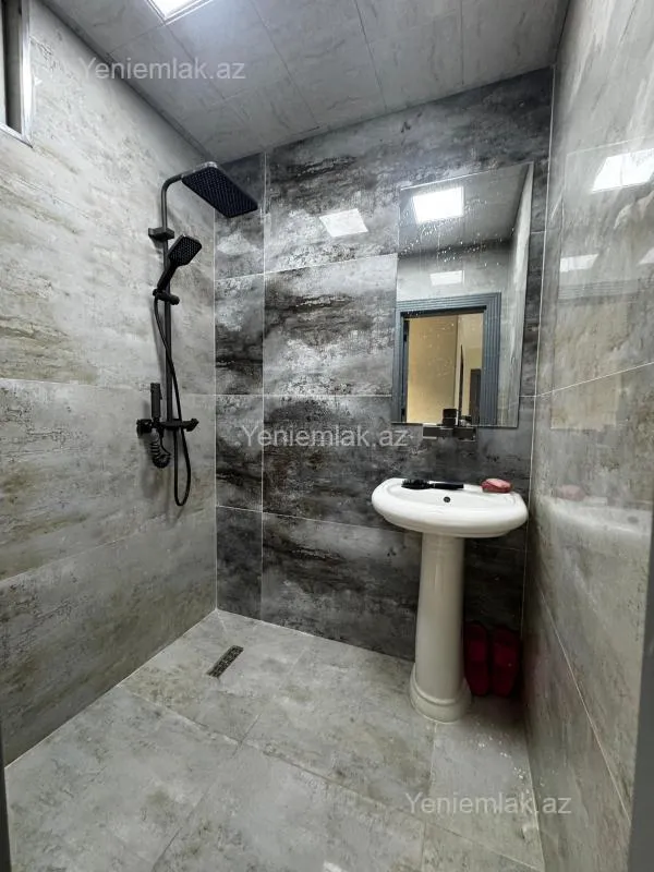 Satılır 2 otaqlı köhnə tikili 55 m²