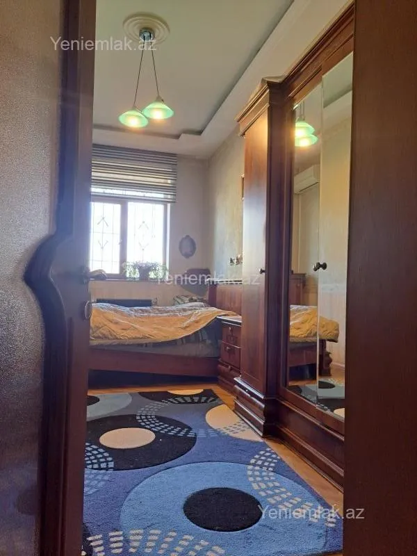 Satılır 4 otaqlı köhnə tikili 105 m²