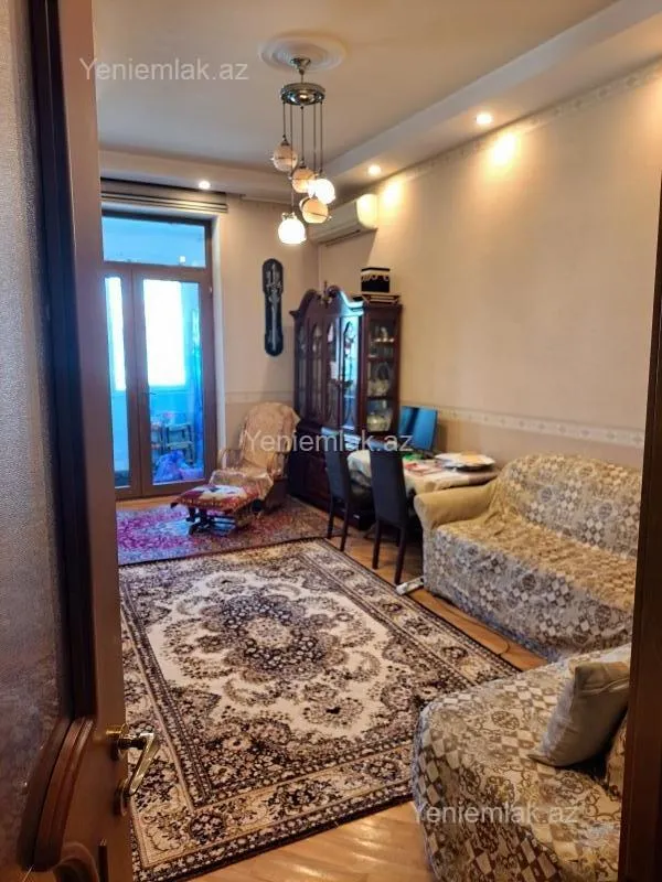 Satılır 4 otaqlı köhnə tikili 105 m²