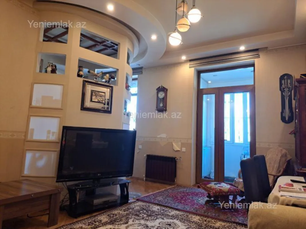 Satılır 4 otaqlı köhnə tikili 105 m²