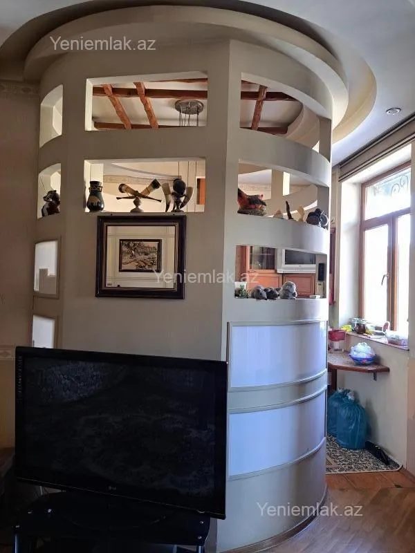 Satılır 4 otaqlı köhnə tikili 105 m²