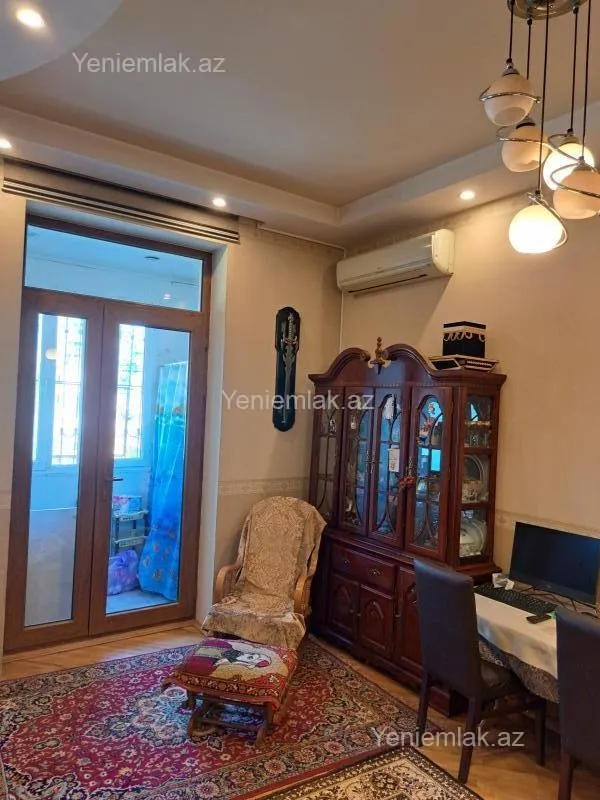 Satılır 4 otaqlı köhnə tikili 105 m²