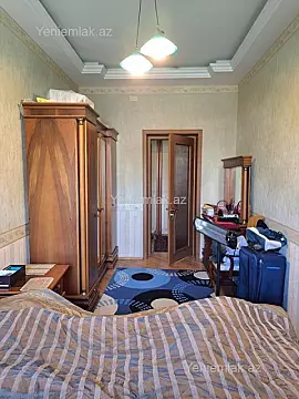 Satılır 4 otaqlı köhnə tikili 105 m²