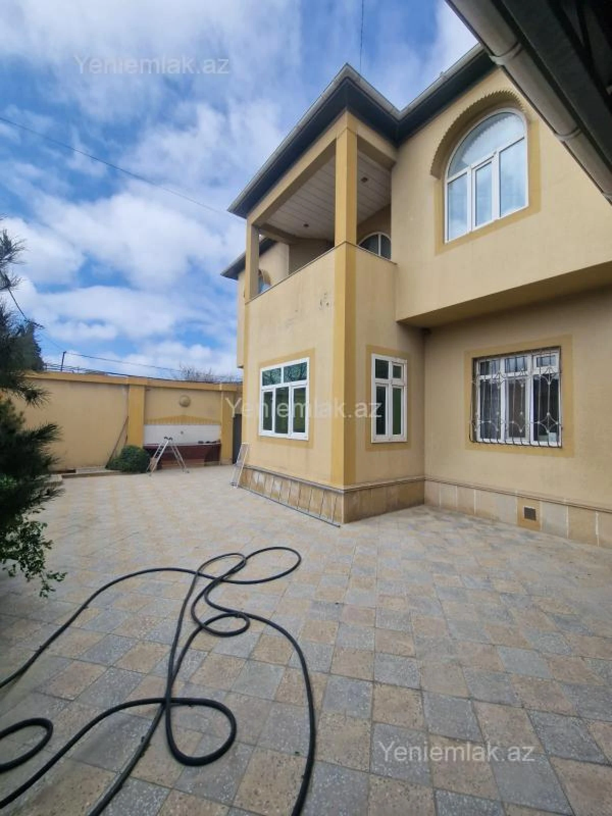 Satılır 7 otaqlı həyət evi 210 m²