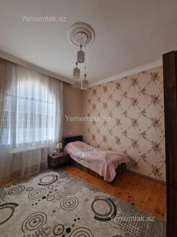 Satılır 7 otaqlı həyət evi 210 m²