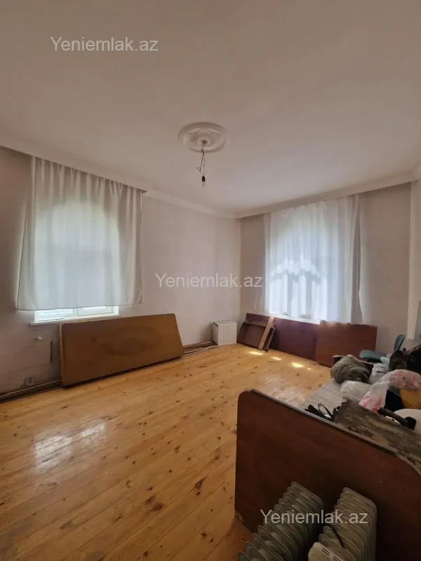 Satılır 7 otaqlı həyət evi 210 m²