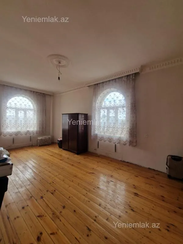 Satılır 7 otaqlı həyət evi 210 m²