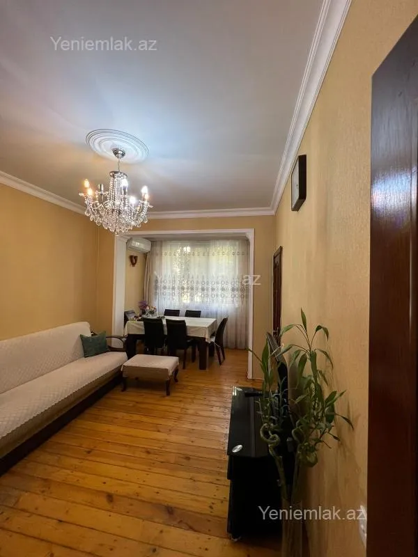 Satılır 3 otaqlı köhnə tikili 70 m²