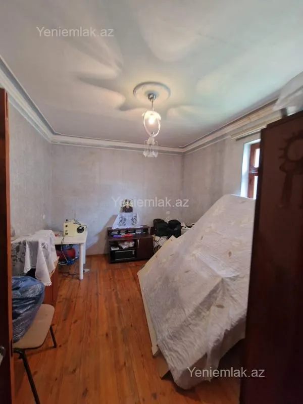 Satılır 5 otaqlı həyət evi 142 m²