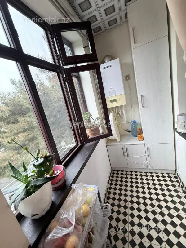 Satılır 2 otaqlı köhnə tikili 65 m²