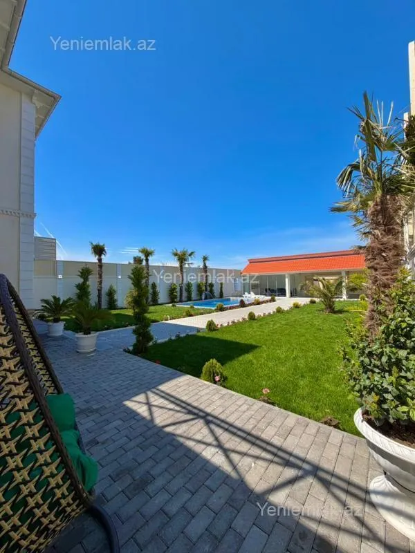 Satılır 5 otaqlı həyət evi 300 m²