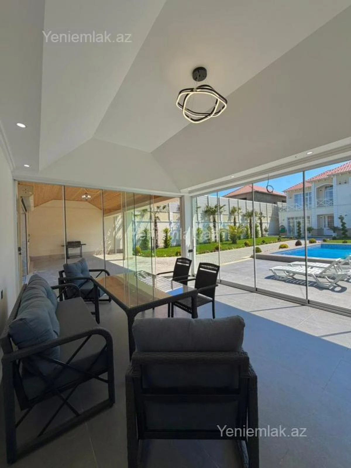 Satılır 5 otaqlı həyət evi 300 m²