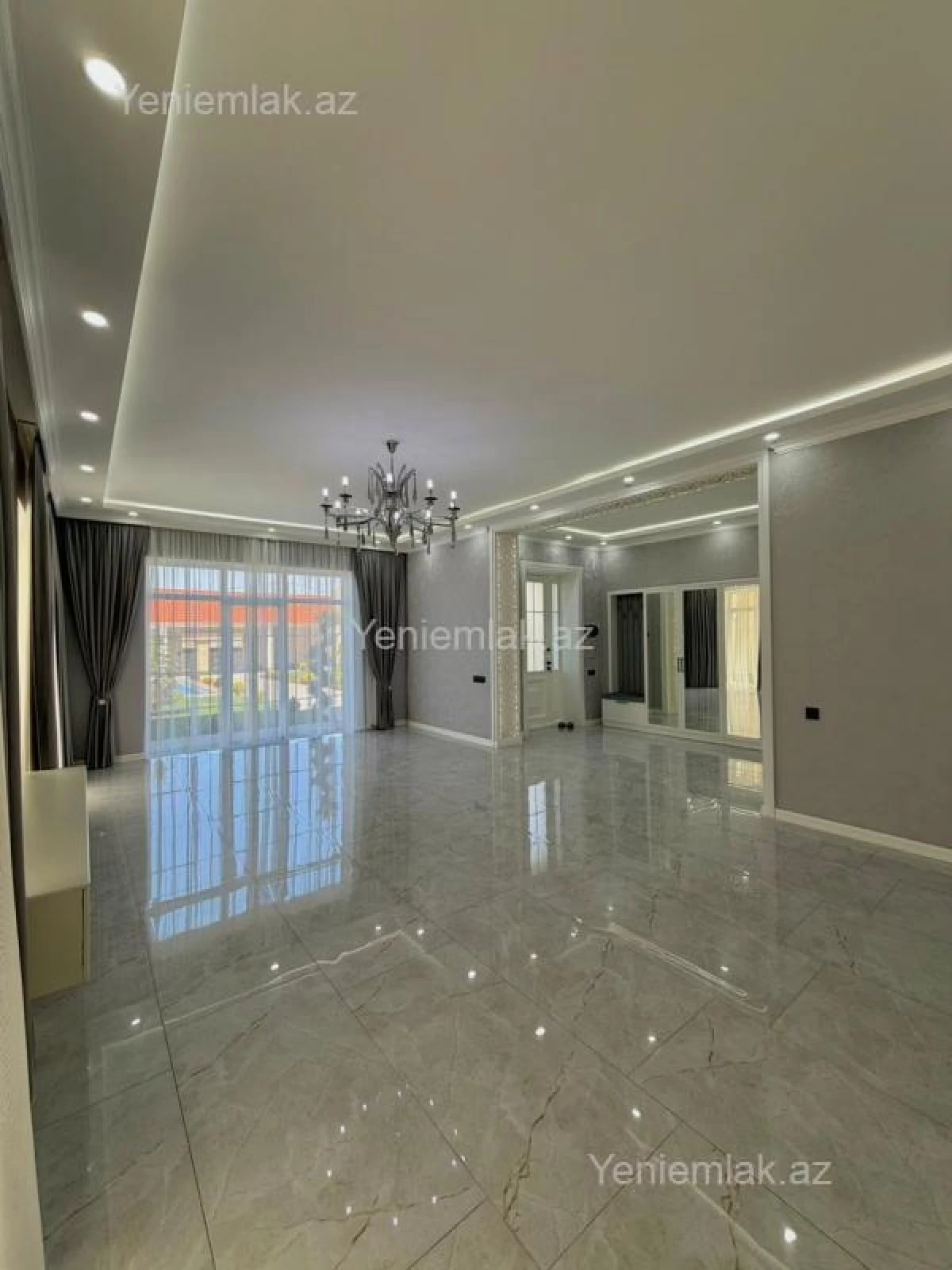 Satılır 5 otaqlı həyət evi 300 m²