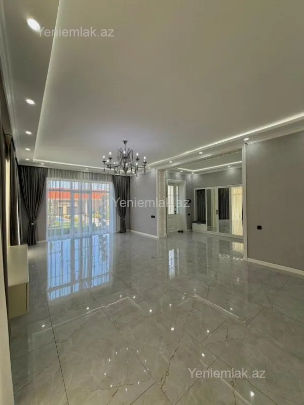 Satılır 5 otaqlı həyət evi 300 m²