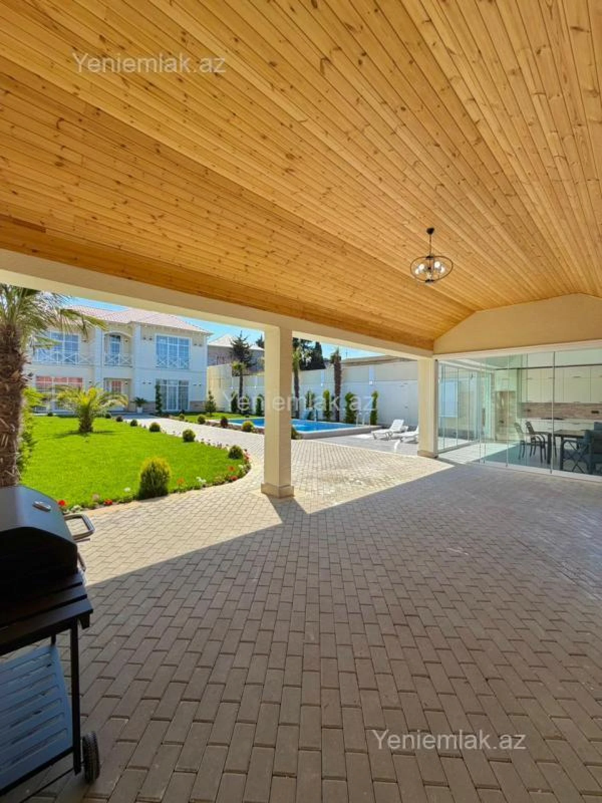 Satılır 5 otaqlı həyət evi 300 m²