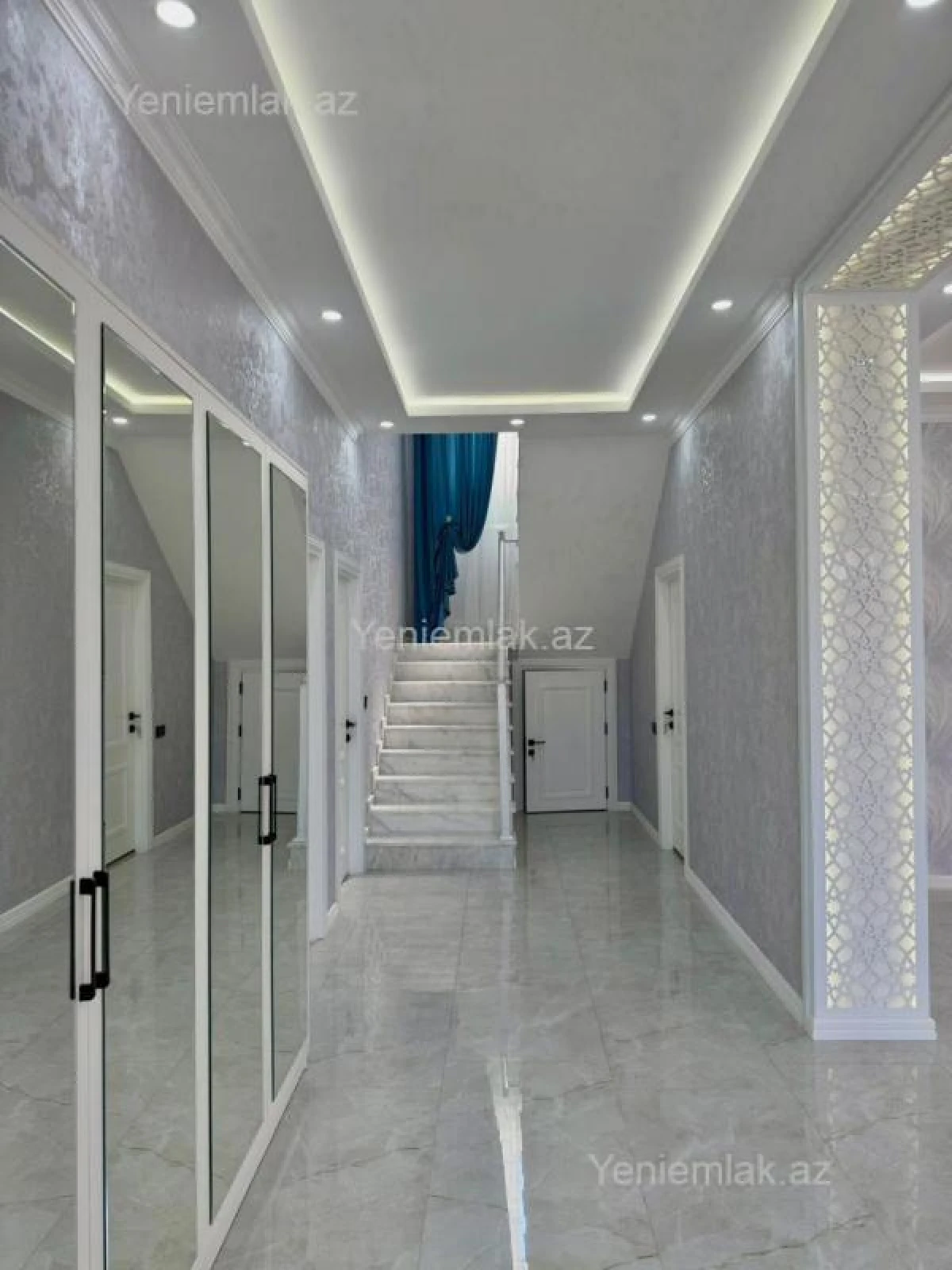 Satılır 5 otaqlı həyət evi 300 m²