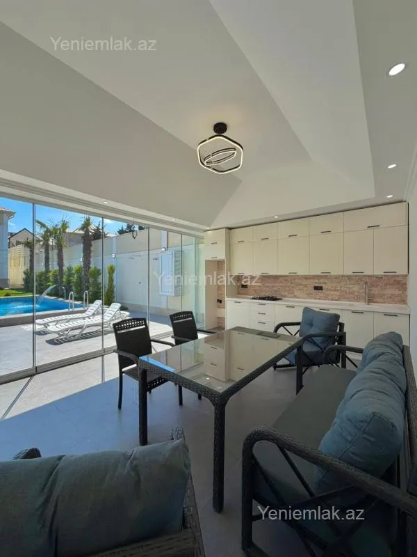 Satılır 5 otaqlı həyət evi 300 m²