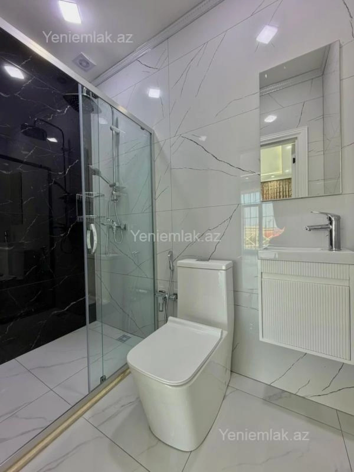 Satılır 5 otaqlı həyət evi 300 m²