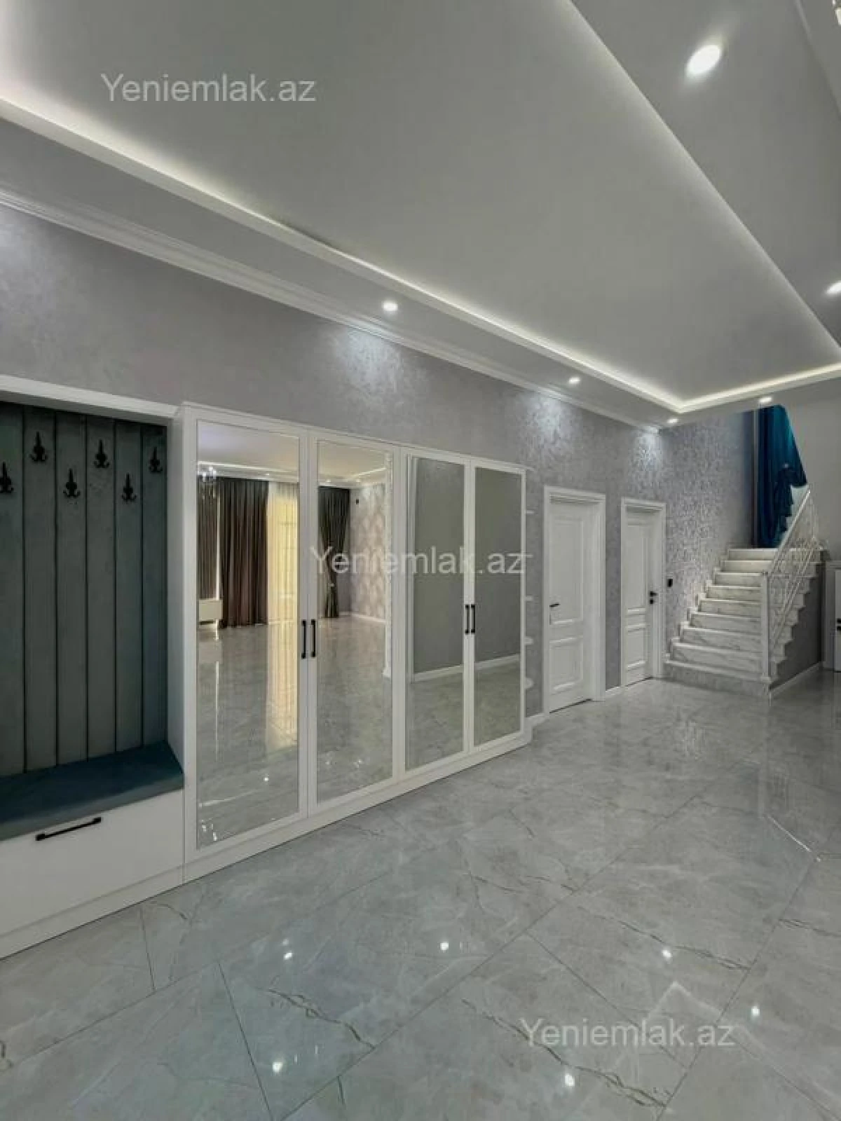 Satılır 5 otaqlı həyət evi 300 m²