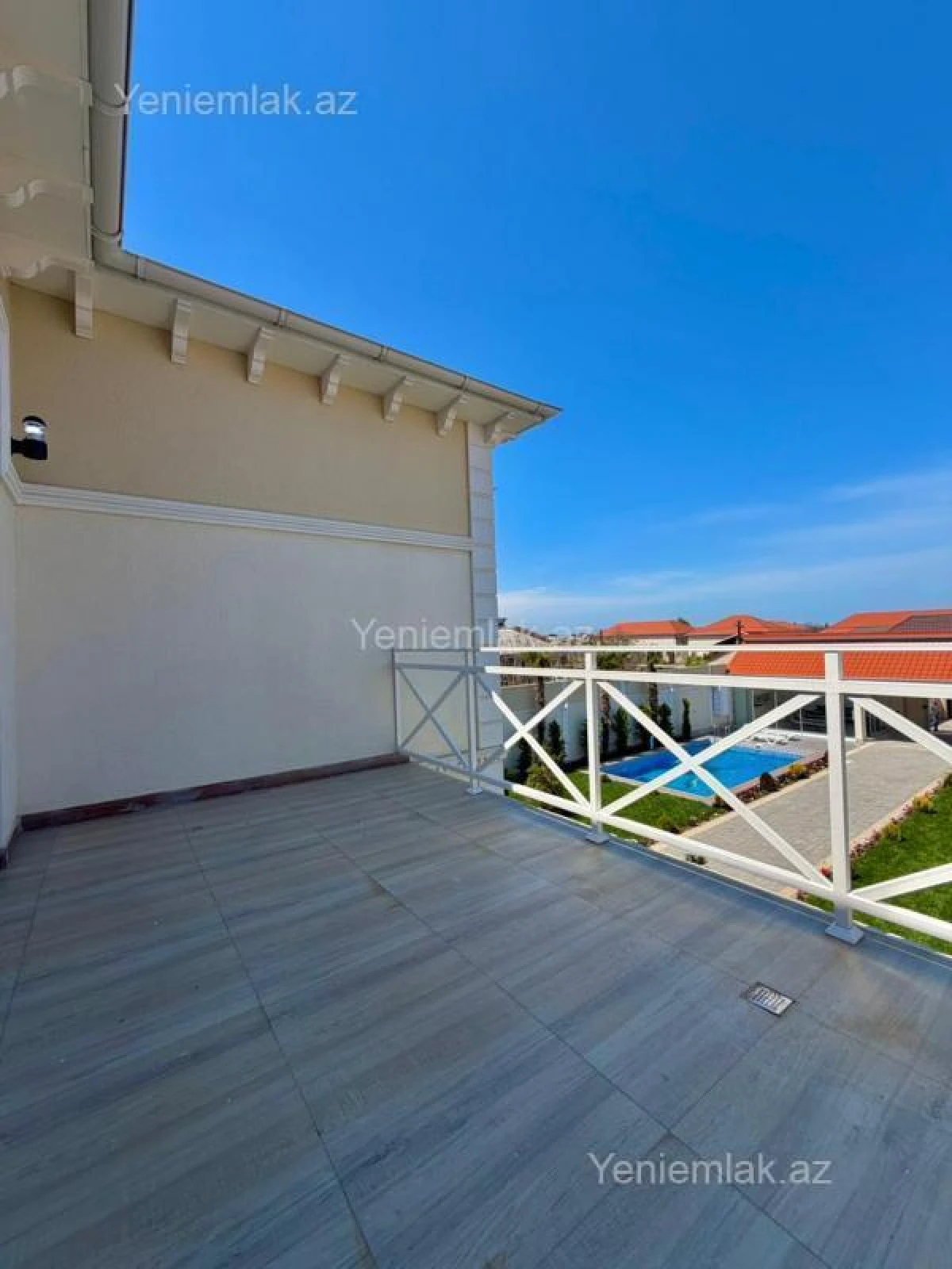 Satılır 5 otaqlı həyət evi 300 m²