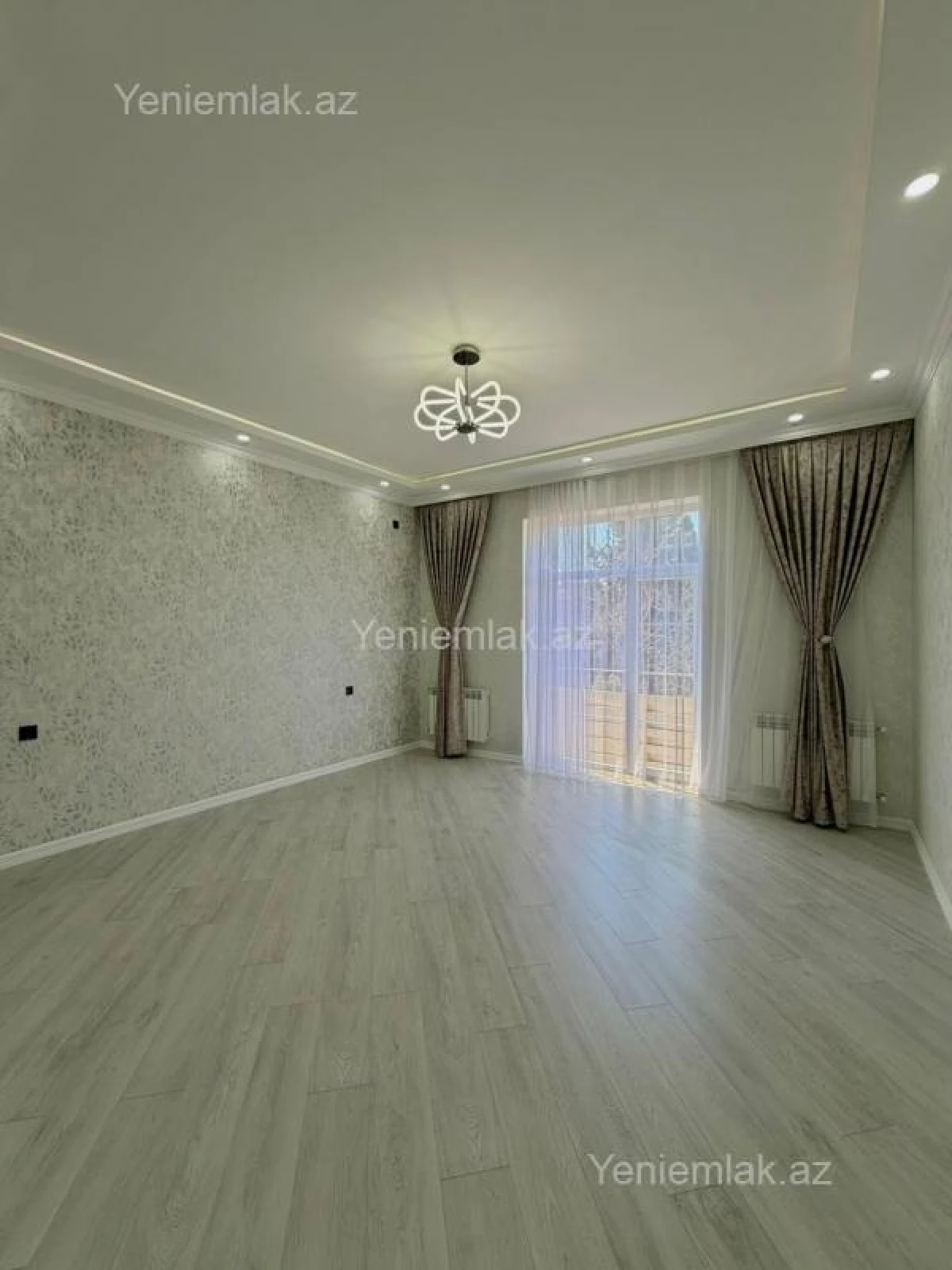 Satılır 5 otaqlı həyət evi 300 m²