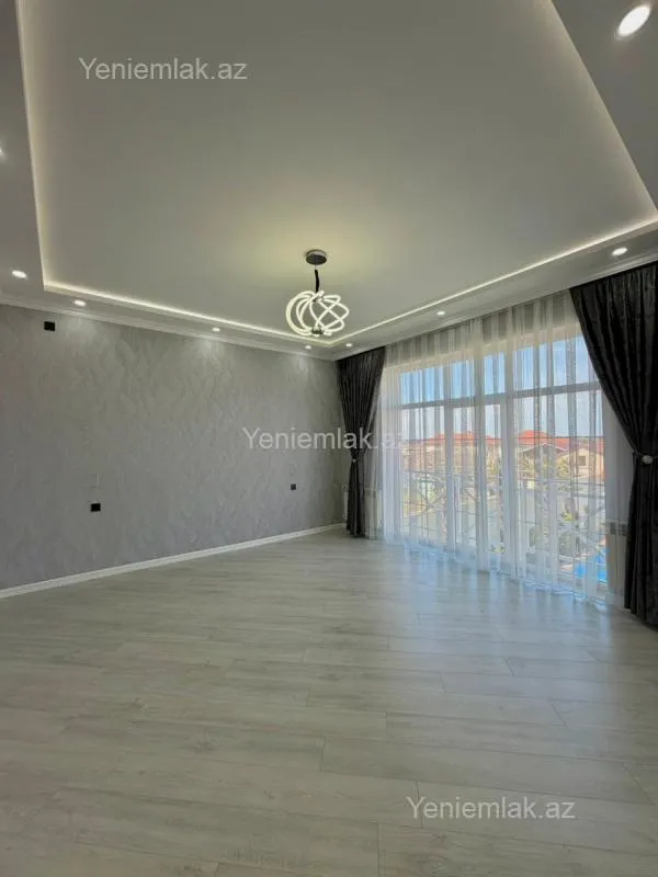 Satılır 5 otaqlı həyət evi 300 m²