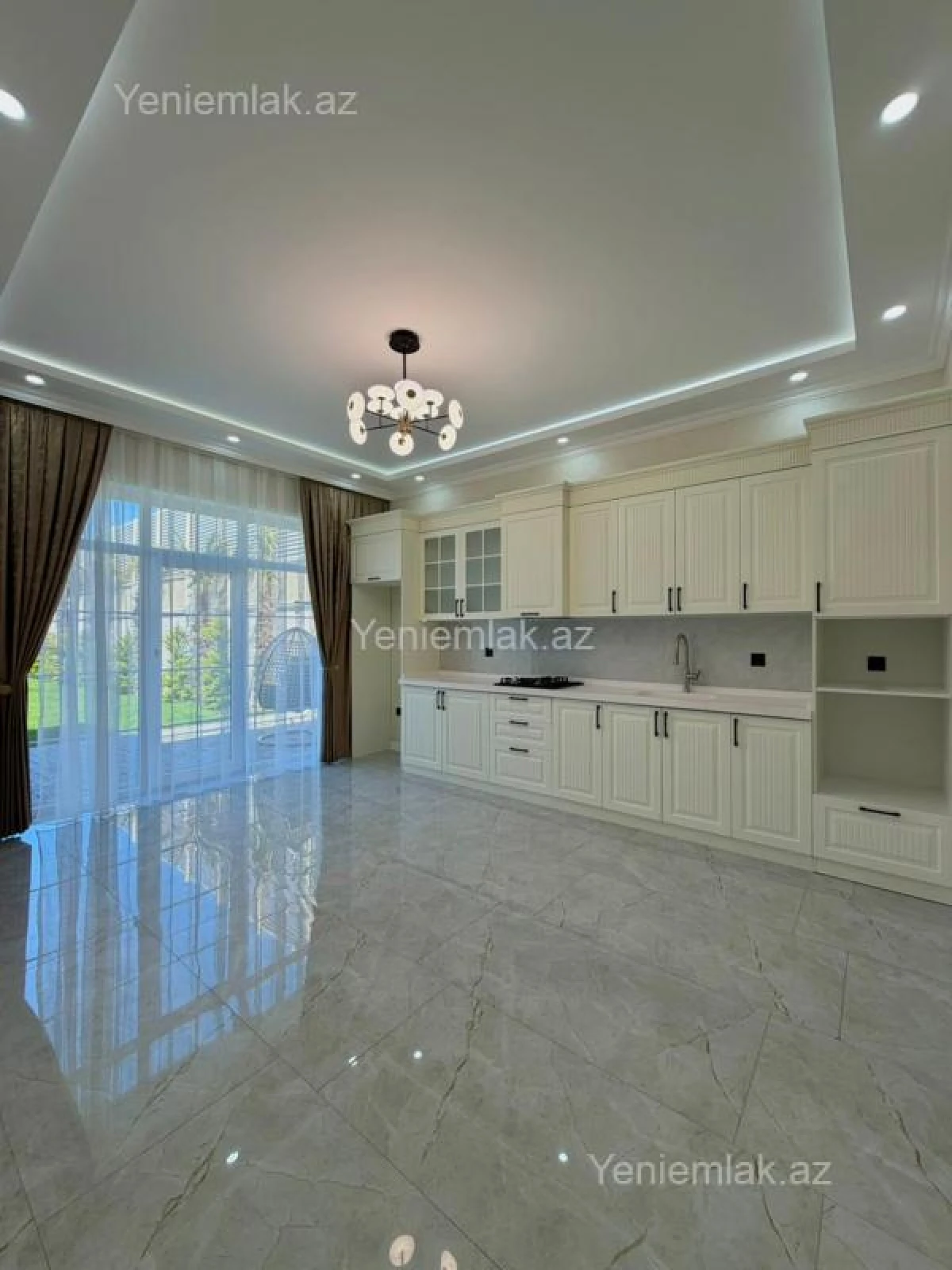 Satılır 5 otaqlı həyət evi 300 m²