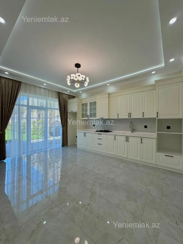 Satılır 5 otaqlı həyət evi 300 m²