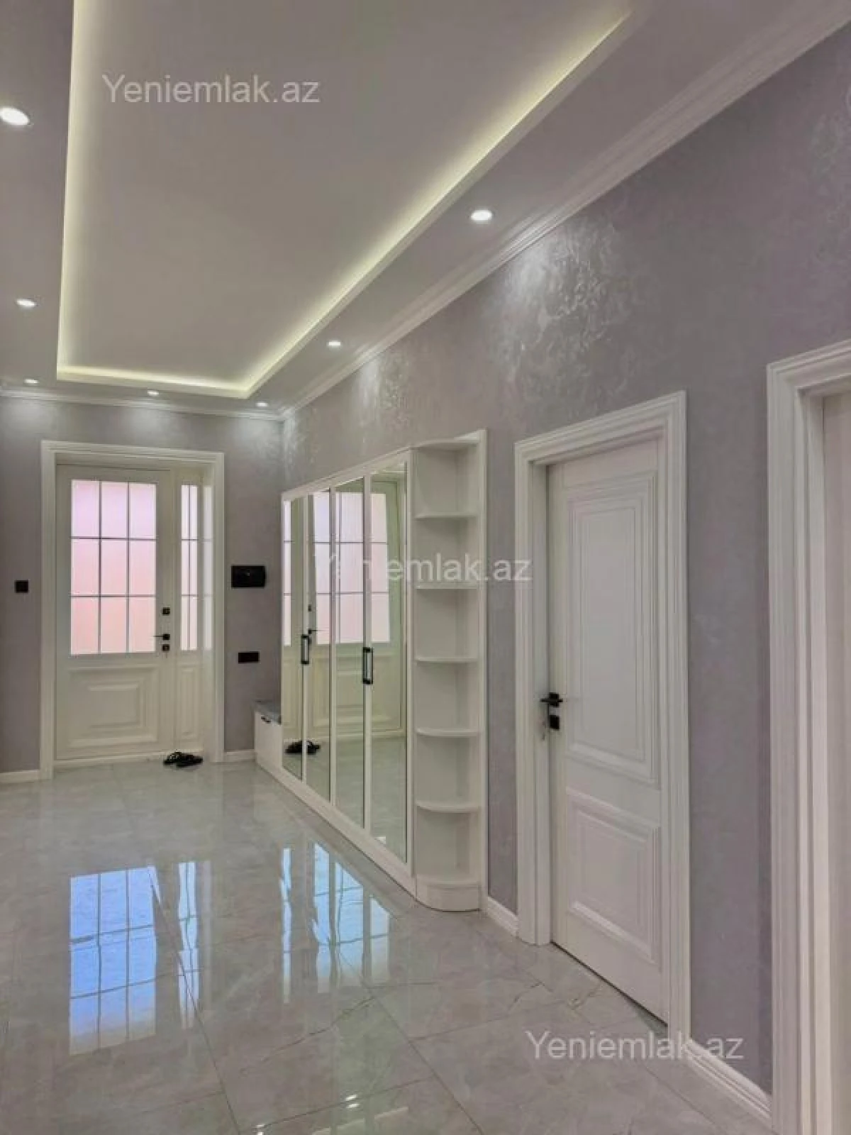 Satılır 5 otaqlı həyət evi 300 m²