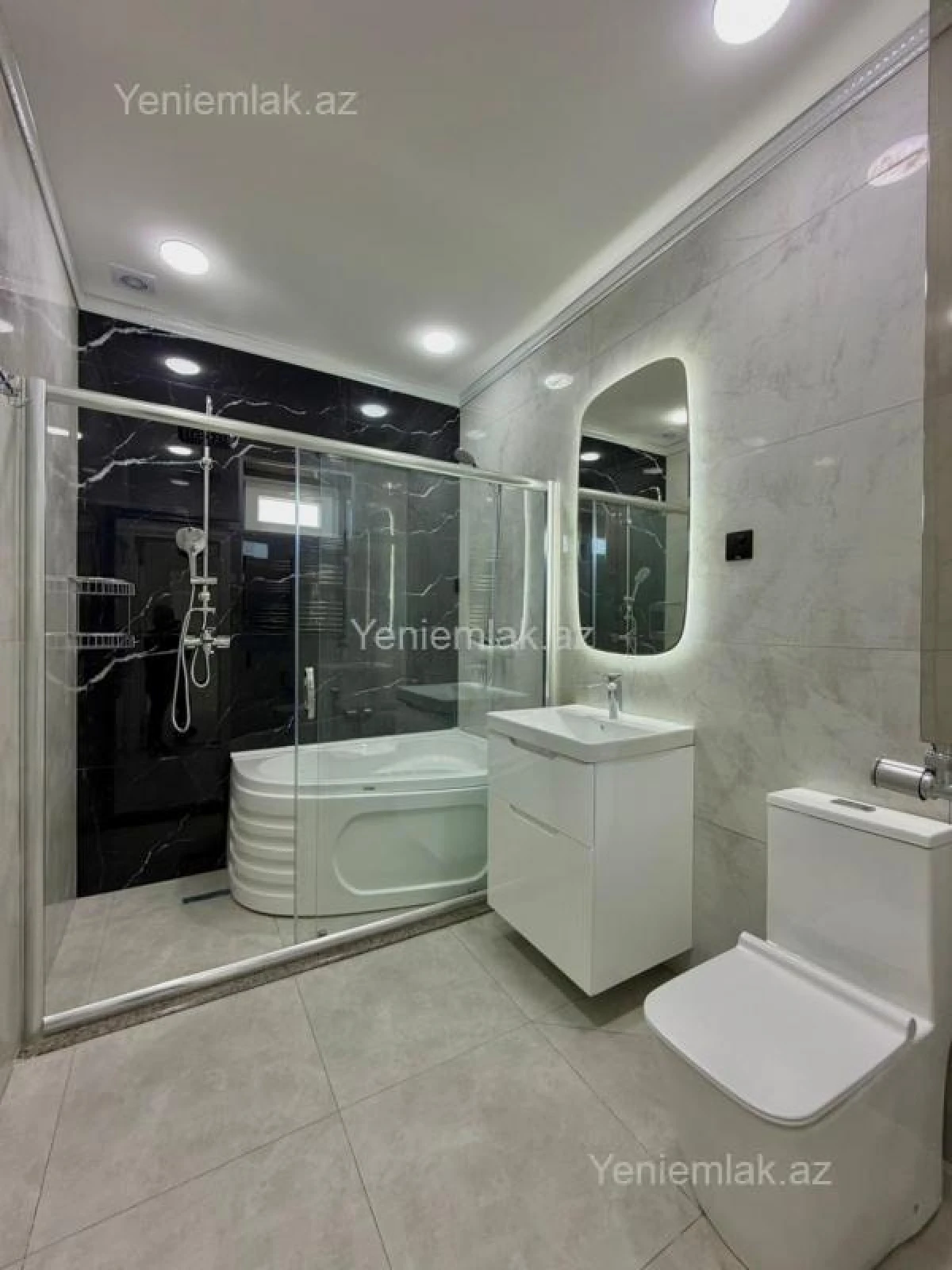 Satılır 5 otaqlı həyət evi 300 m²