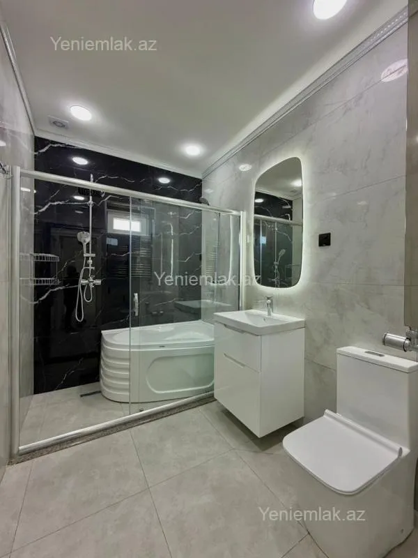 Satılır 5 otaqlı həyət evi 300 m²