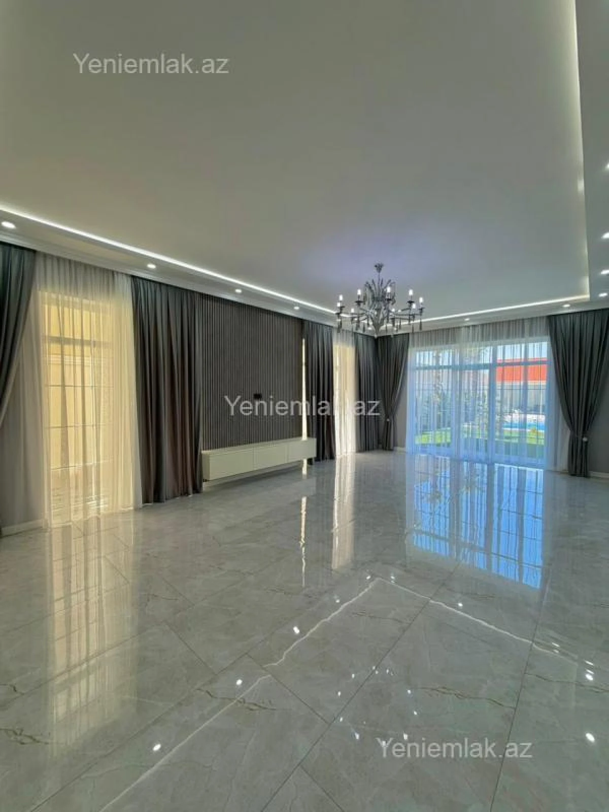 Satılır 5 otaqlı həyət evi 300 m²