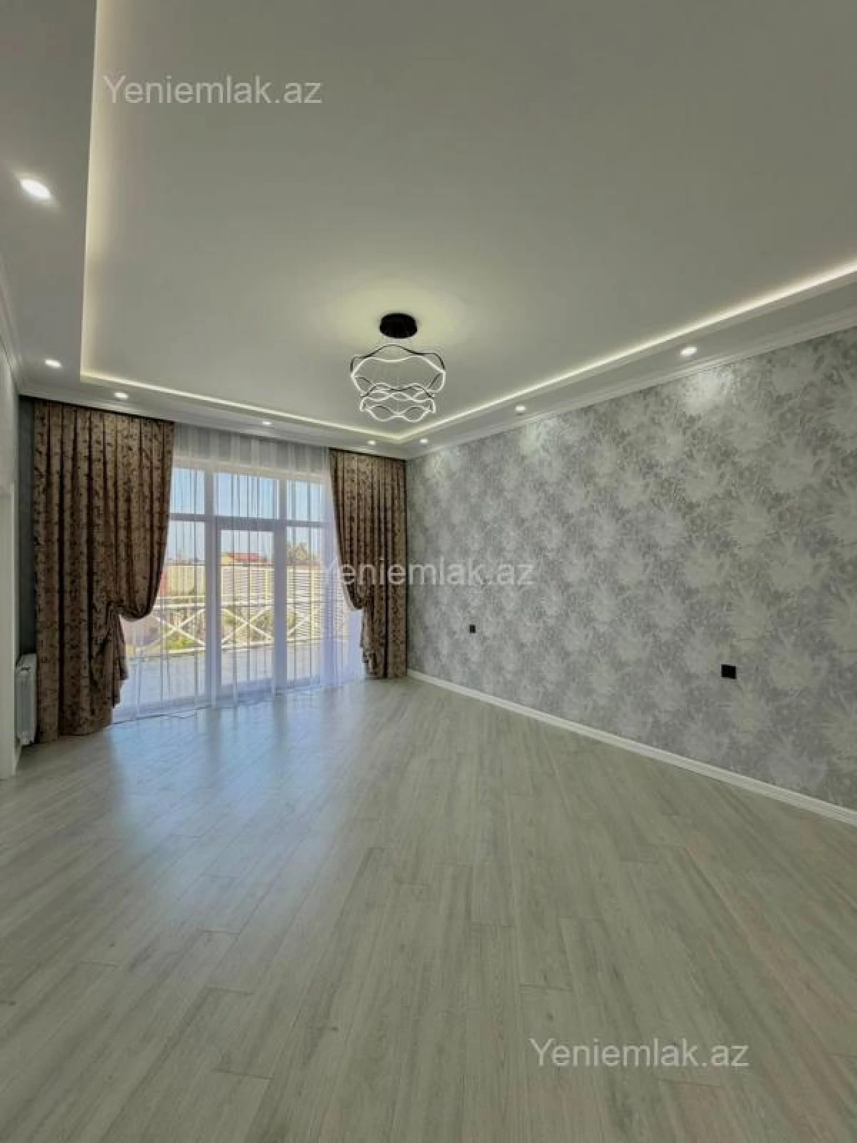 Satılır 5 otaqlı həyət evi 300 m²