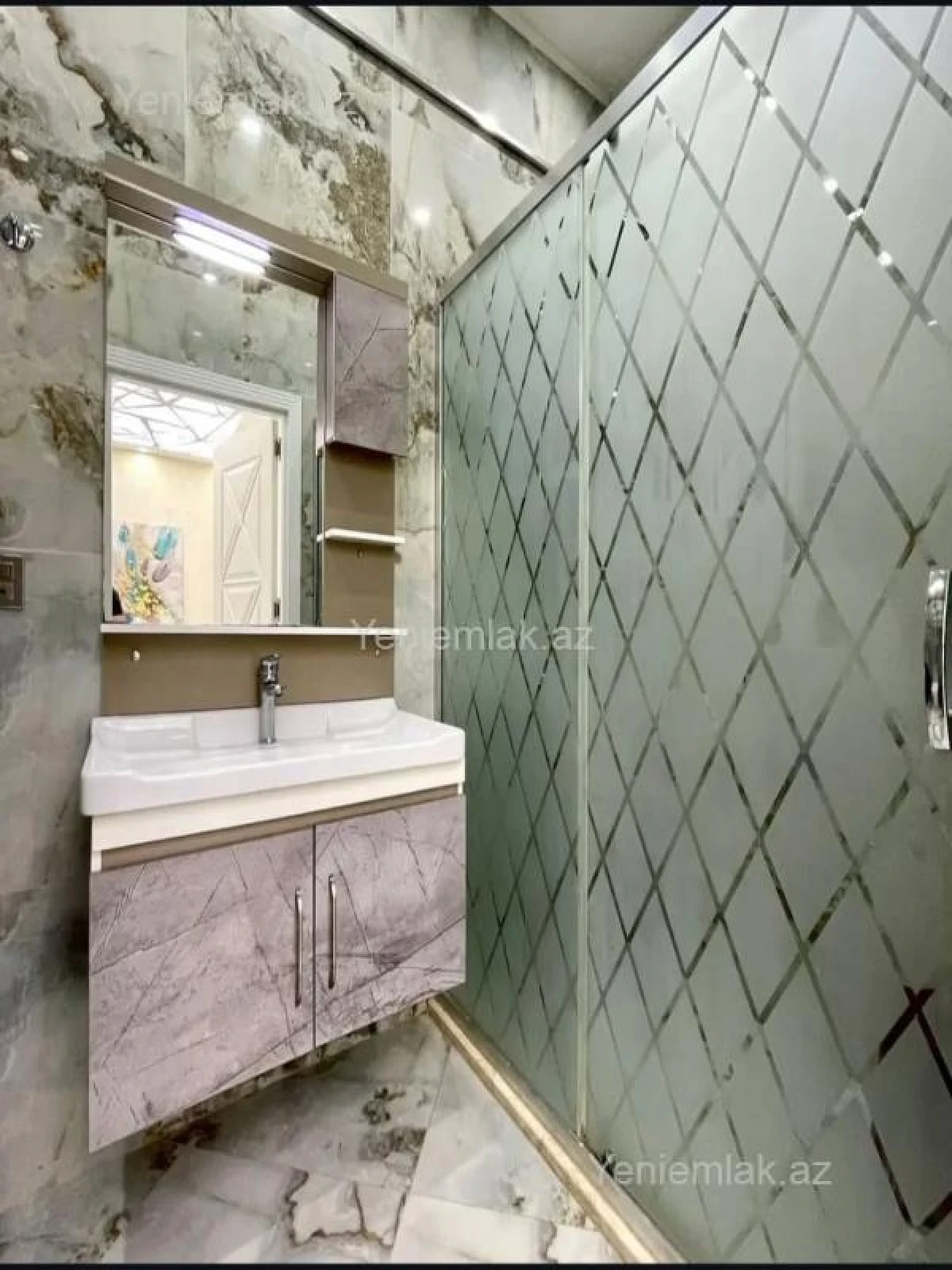 Satılır 2 otaqlı yeni tikili 70 m²