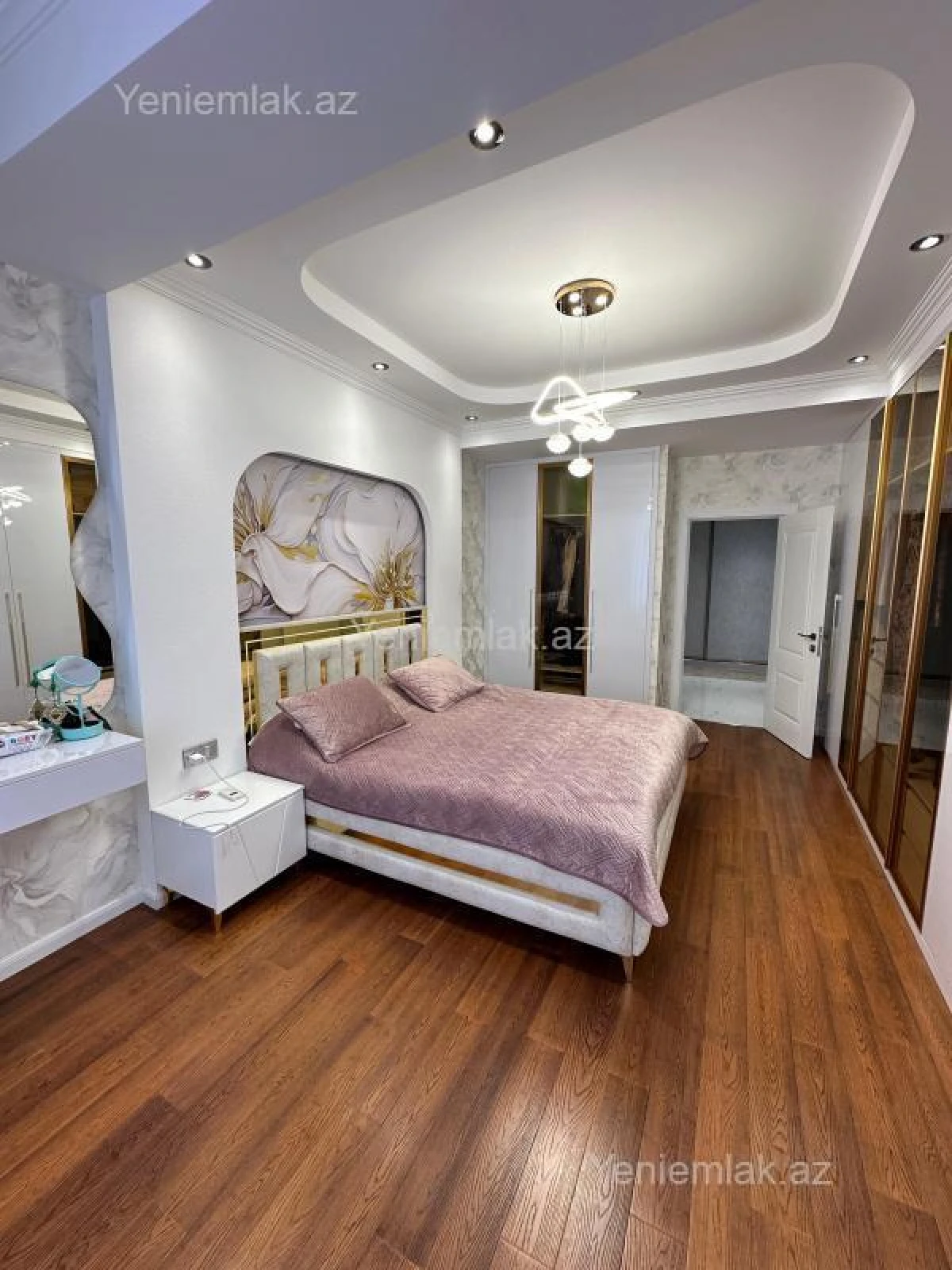 Satılır 3 otaqlı yeni tikili 115 m²