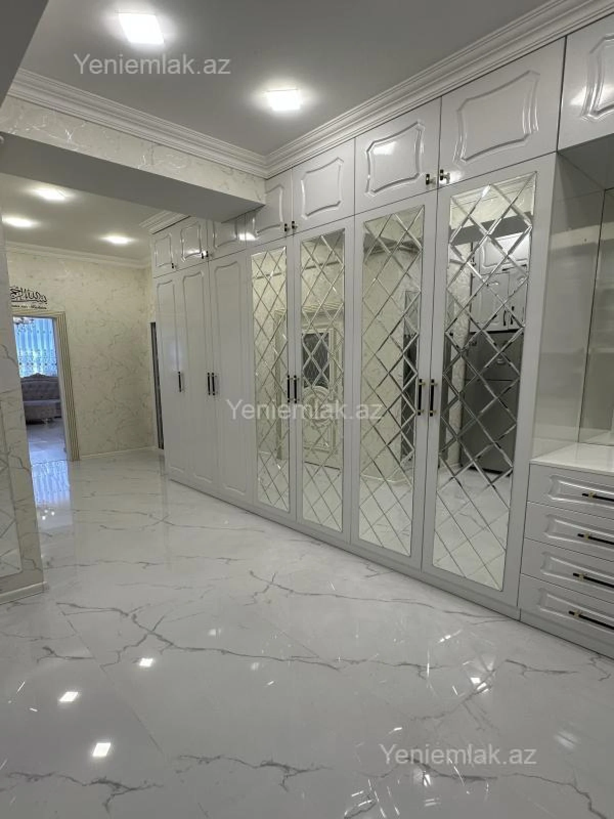 Satılır 2 otaqlı yeni tikili 85 m²