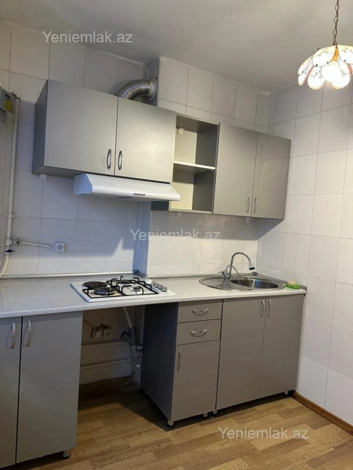 Satılır 1 otaqlı köhnə tikili 44 m²