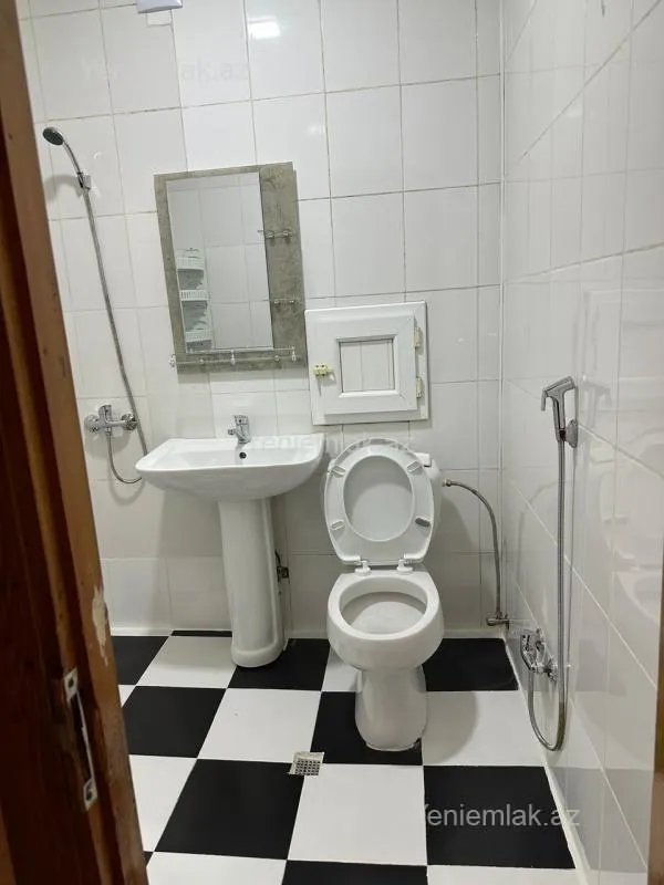 Satılır 1 otaqlı köhnə tikili 44 m²