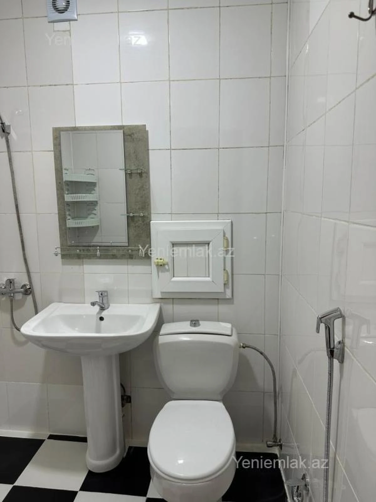 Satılır 1 otaqlı köhnə tikili 44 m²
