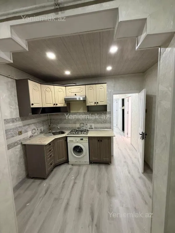 Satılır 2 otaqlı köhnə tikili 65 m²