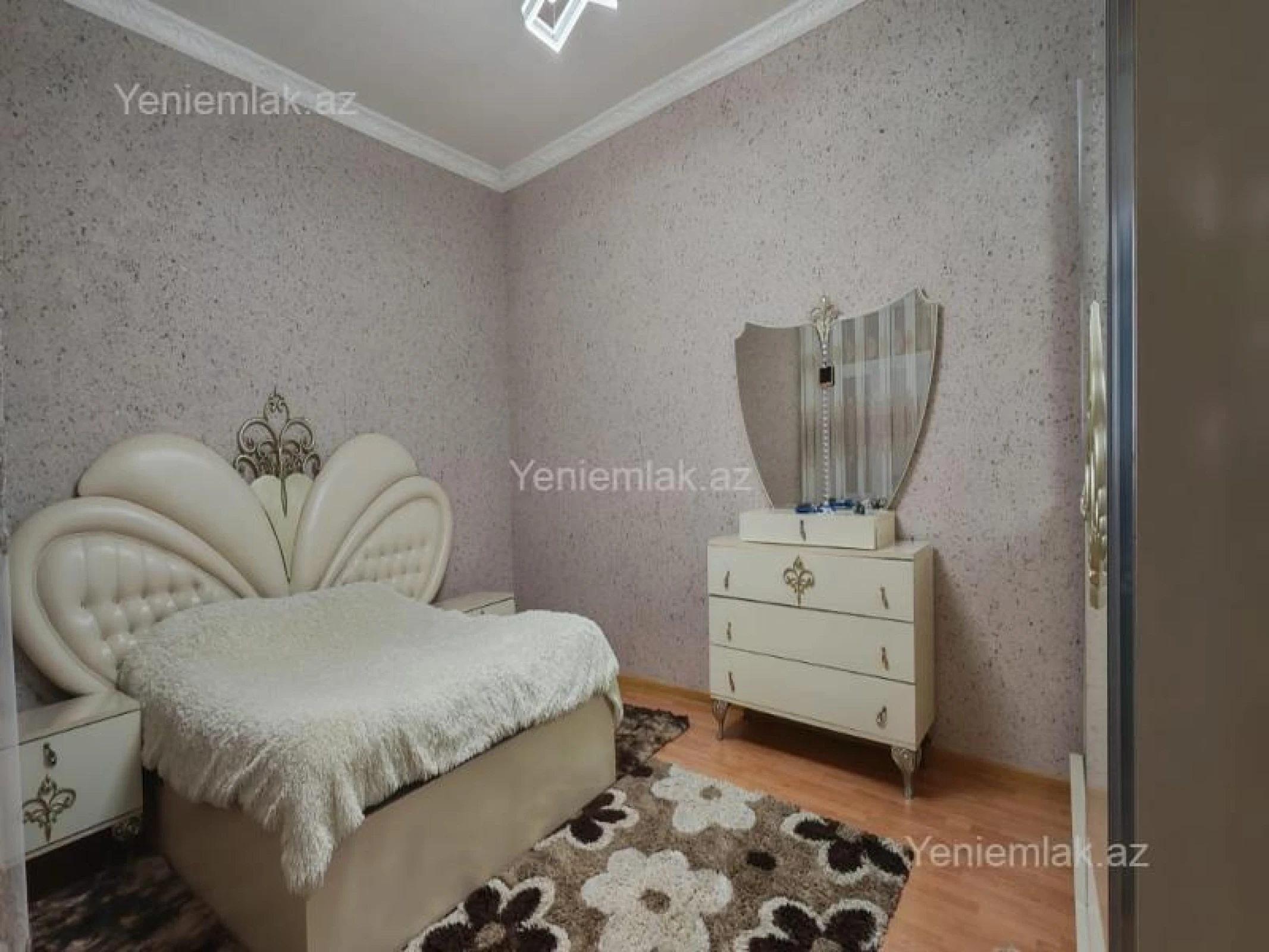 Satılır 4 otaqlı həyət evi 200 m²