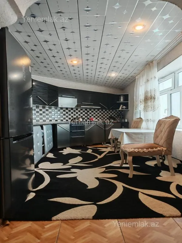 Satılır 4 otaqlı həyət evi 200 m²