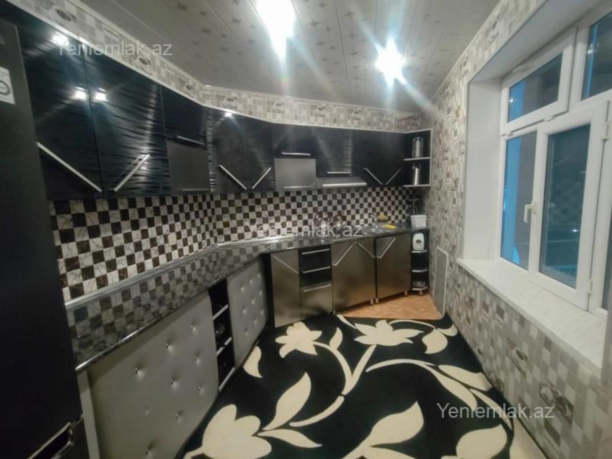 Satılır 4 otaqlı həyət evi 200 m²