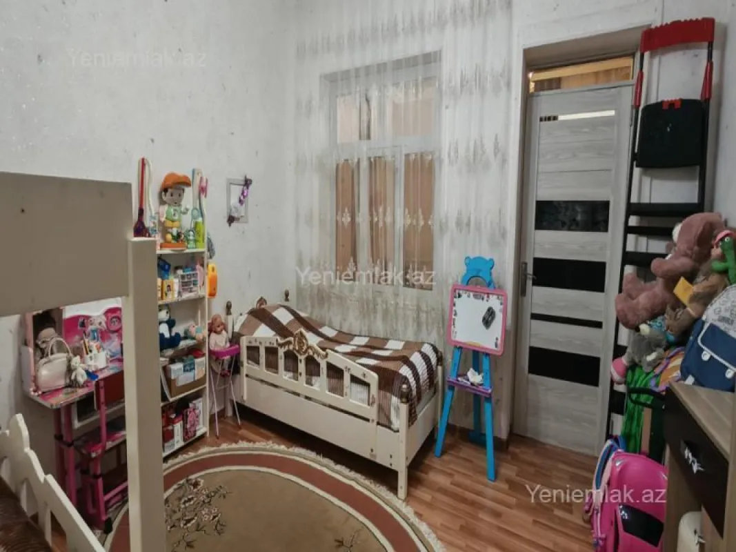 Satılır 4 otaqlı həyət evi 200 m²