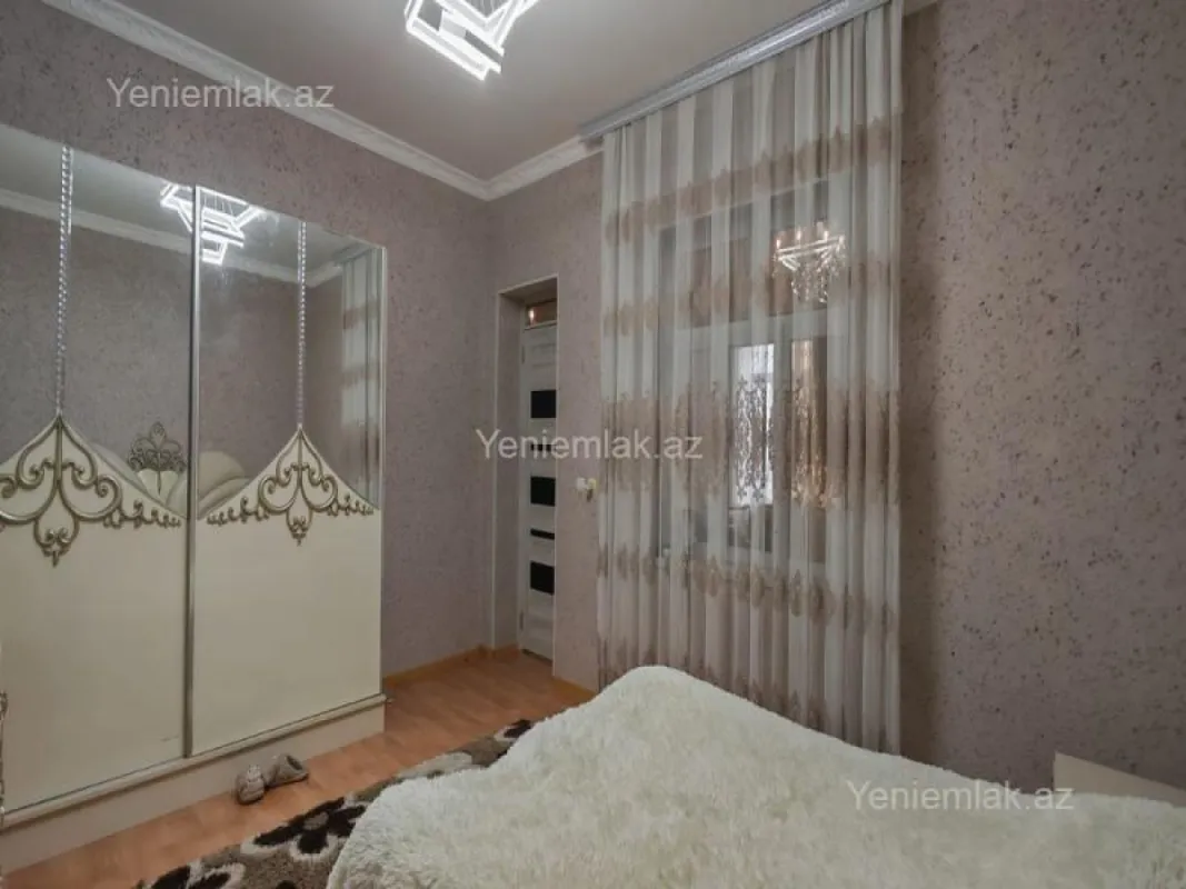 Satılır 4 otaqlı həyət evi 200 m²