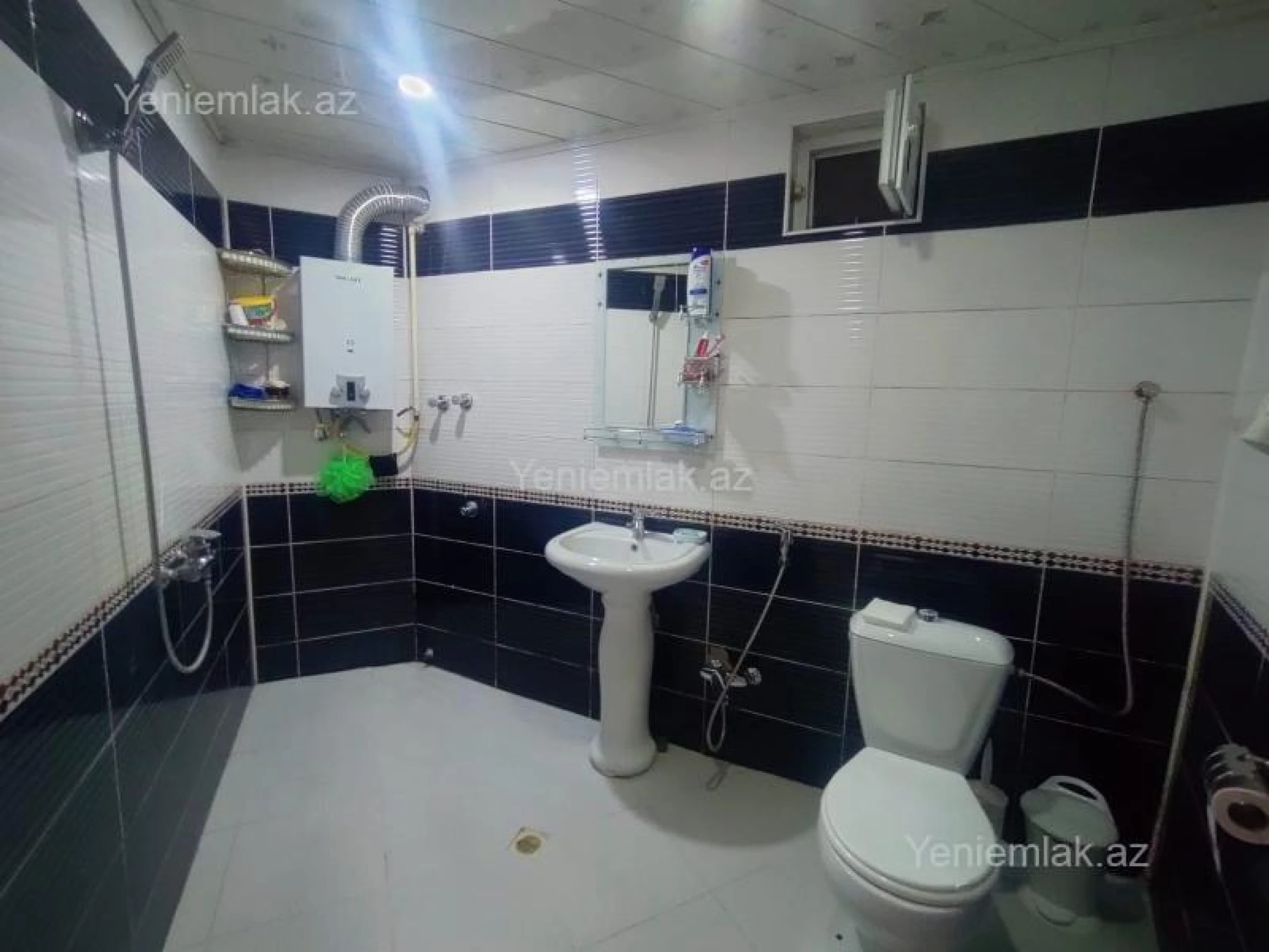 Satılır 4 otaqlı həyət evi 200 m²