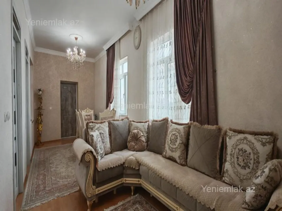 Satılır 4 otaqlı həyət evi 200 m²